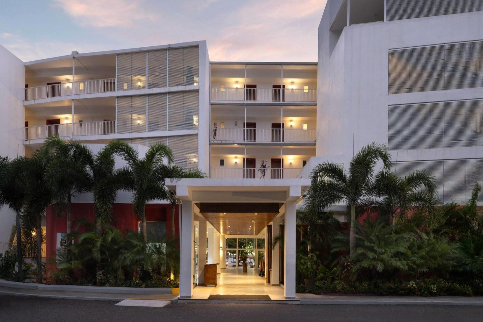 Grand Decameron Cornwall Beach, A Trademark All-Inclusive Resort Montego Bay Extérieur photo